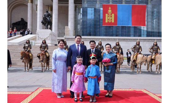 Лаос улсын Ерөнхийлөгч Тонглун Сисүлит Монголд айлчилж байна